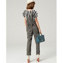 伊卡素2013春款韓版寬松背帶褲 復(fù)古休閑風(fēng)的時(shí)尚演繹